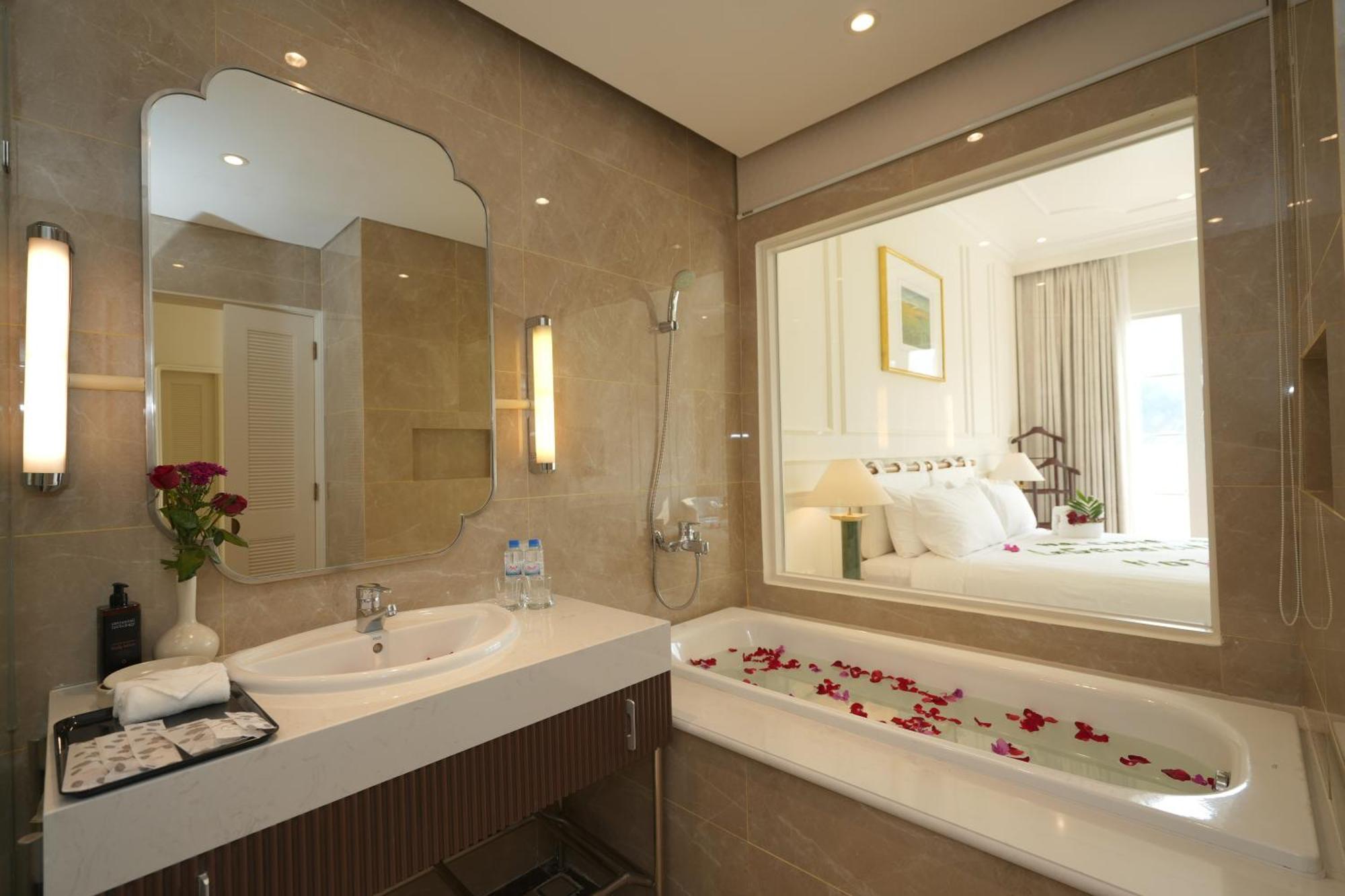 Legend Valley Hotel Ha Nam Phủ Lý エクステリア 写真