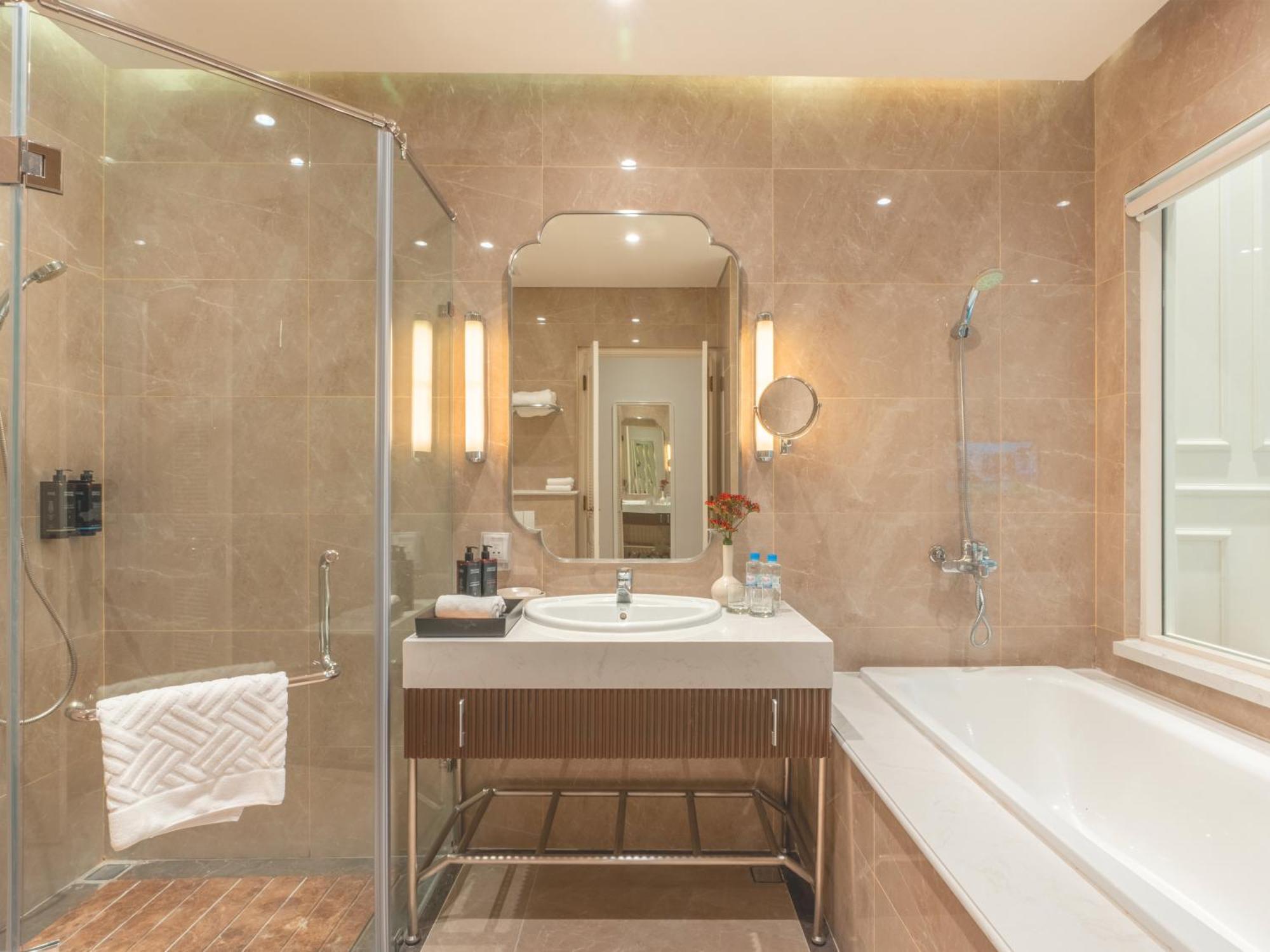 Legend Valley Hotel Ha Nam Phủ Lý エクステリア 写真