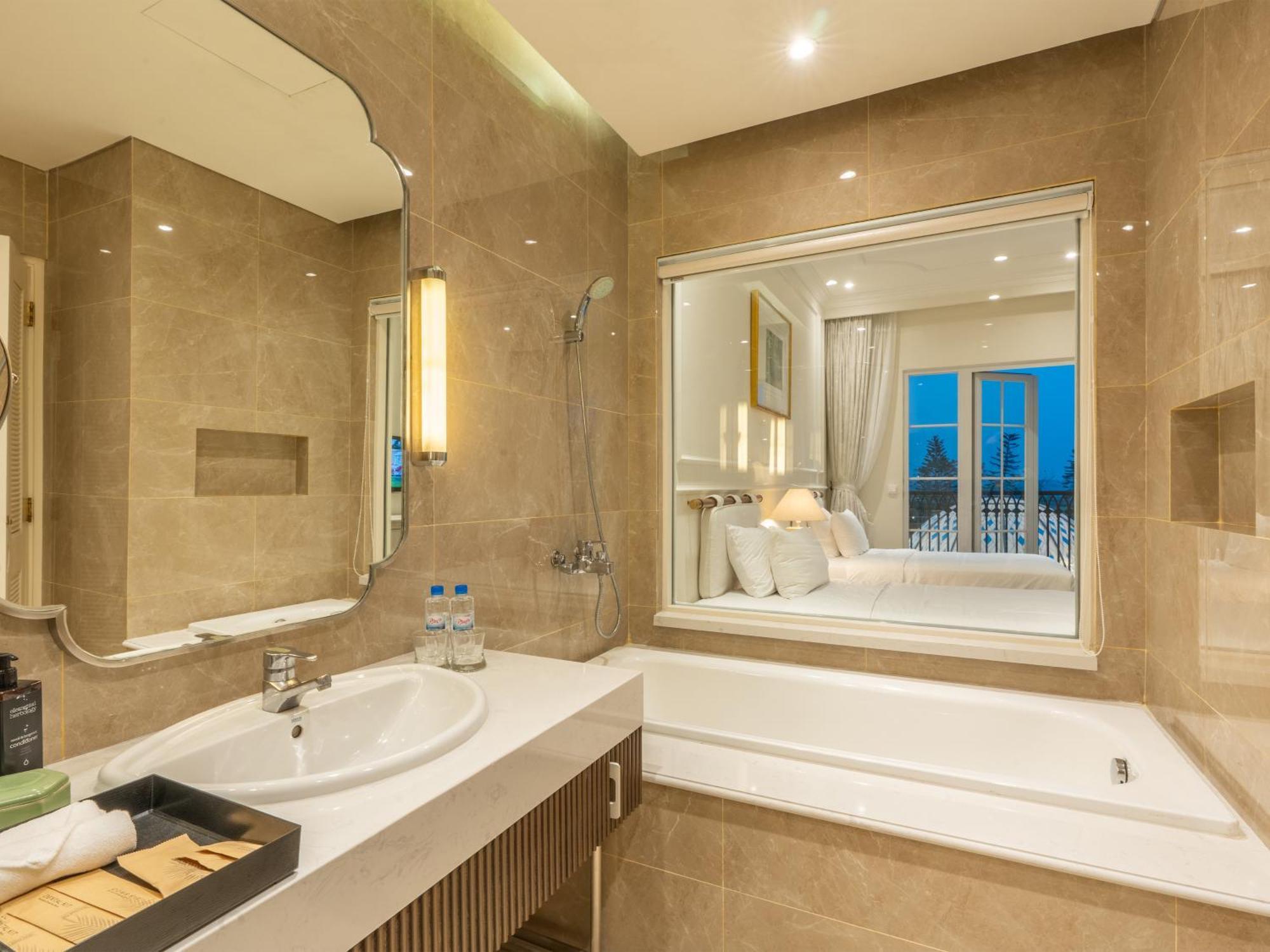 Legend Valley Hotel Ha Nam Phủ Lý エクステリア 写真