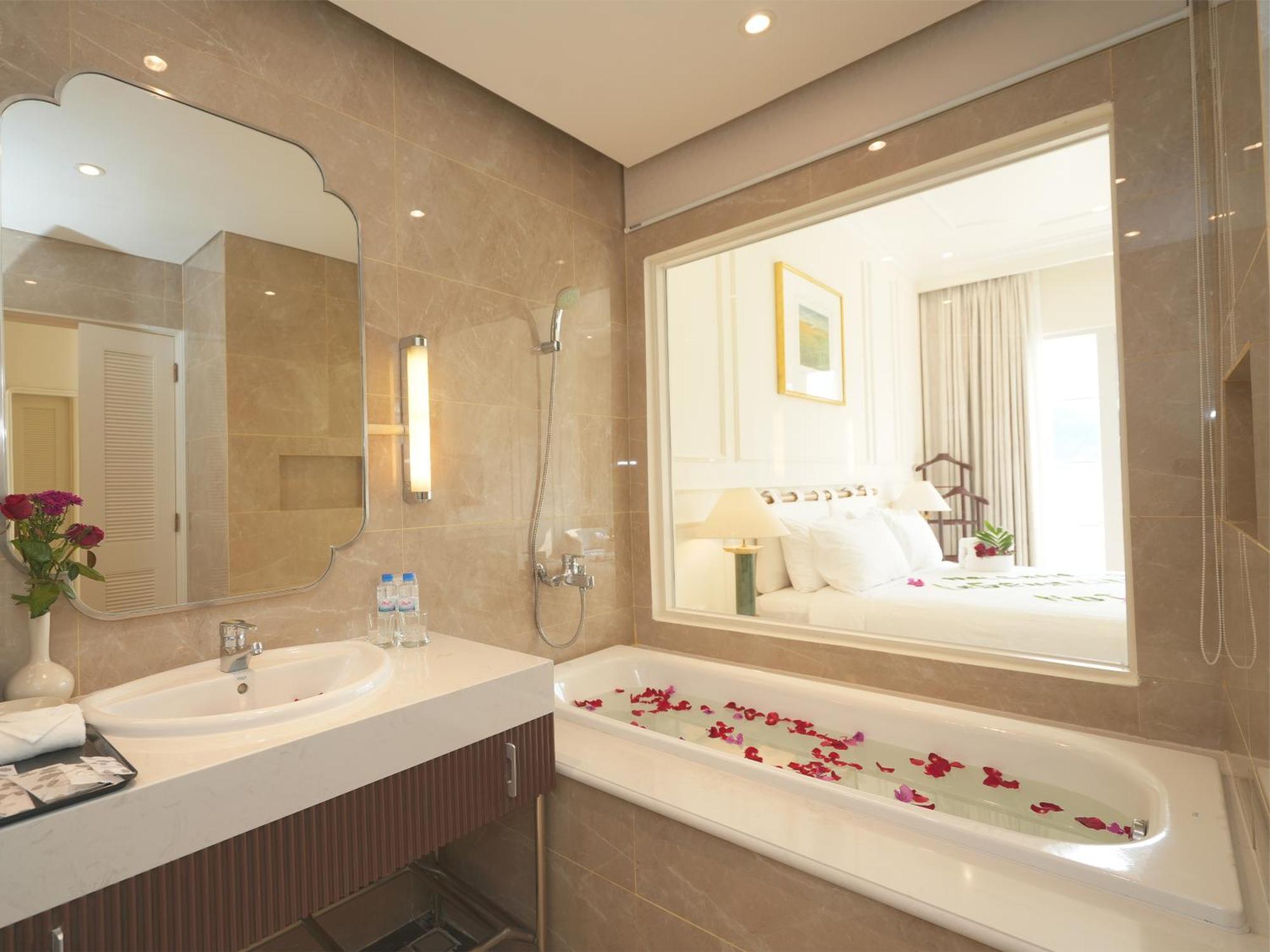 Legend Valley Hotel Ha Nam Phủ Lý エクステリア 写真